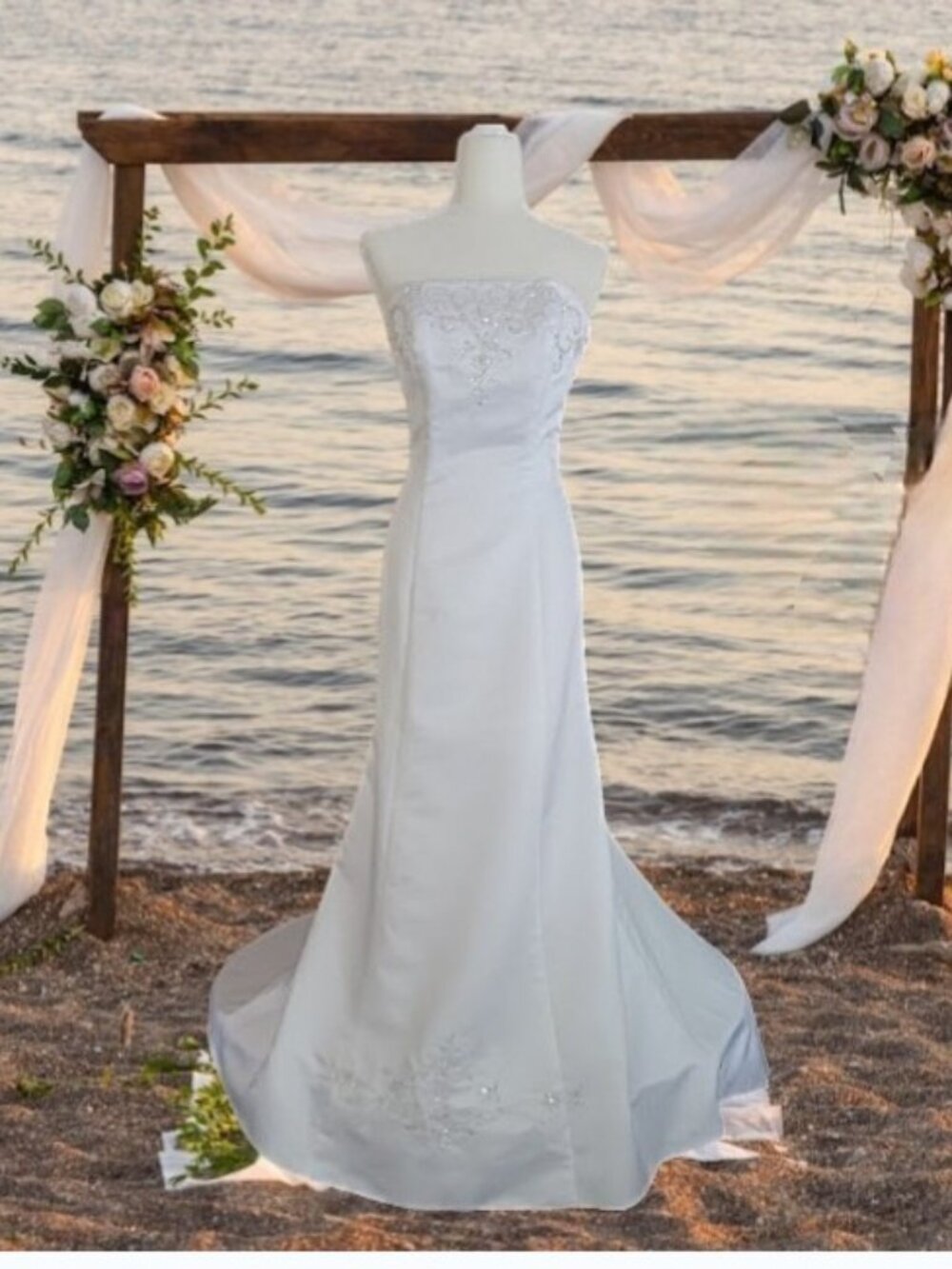 Davids Bridal Size 16 Wedding Dress, Veil, and Bridal Bag